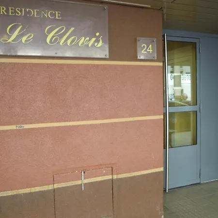 Parking Dhuoda アパート